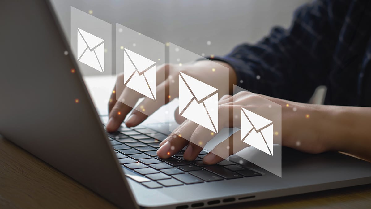 New leader writing a professional email following clear communication tipsl